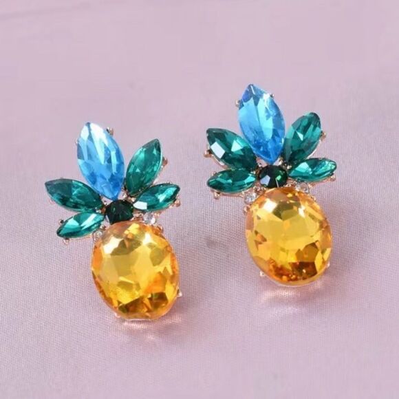 🔅🆕🔅🍍 Crystal Pineapple🍍 Earrings 🍍 - Picture 6 of 10